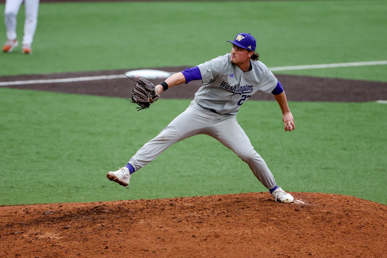 COLLEGE BASEBALL: MAR 17 Washington at Texas