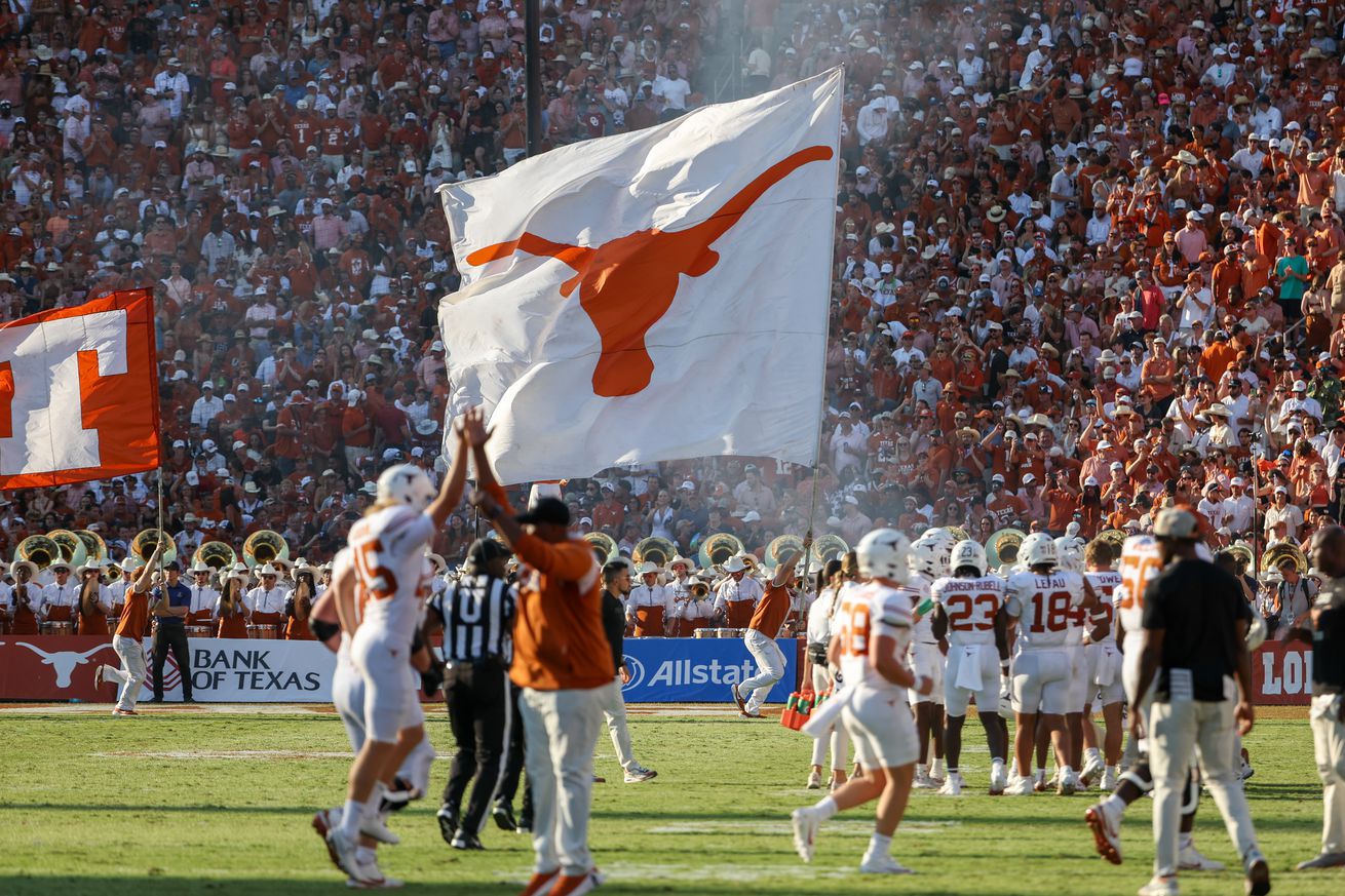 COLLEGE FOOTBALL: OCT 12 Allstate Red River Rivalry - Texas vs Oklahoma