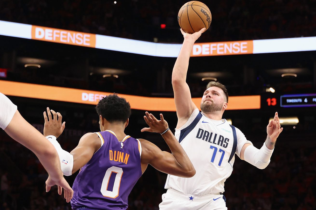 Dallas Mavericks v Phoenix Suns