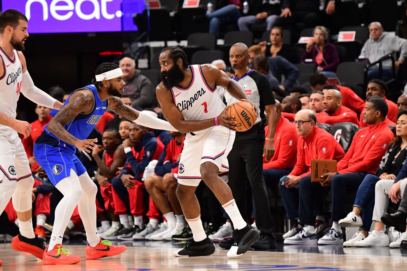 Dallas Mavericks v Los Angeles Clippers