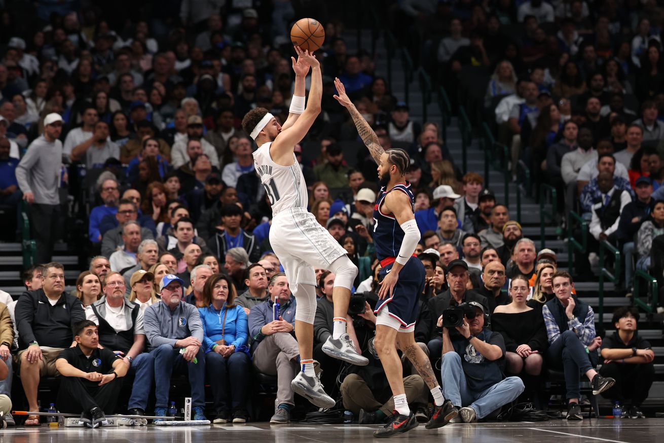 Los Angeles Clippers v Dallas Mavericks