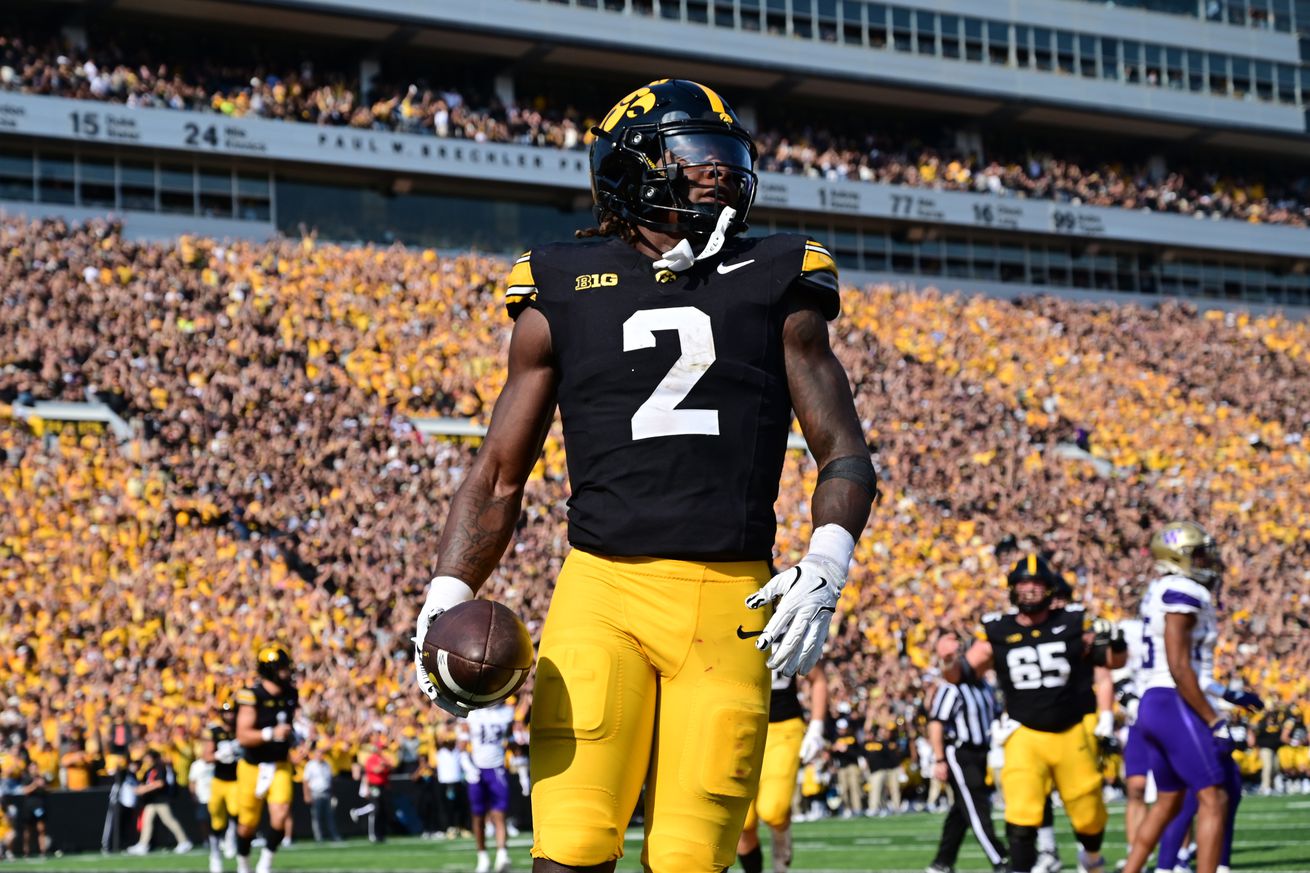 COLLEGE FOOTBALL: OCT 12 Washington at Iowa